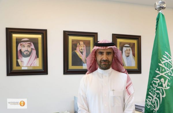 إنسان توزع زكاة الفطر على أسر الجمعية