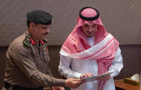 خادم الحرمين يتسلم وثيقة مكة الصادرة عن مؤتمر قيم الوسطية والاعتدال