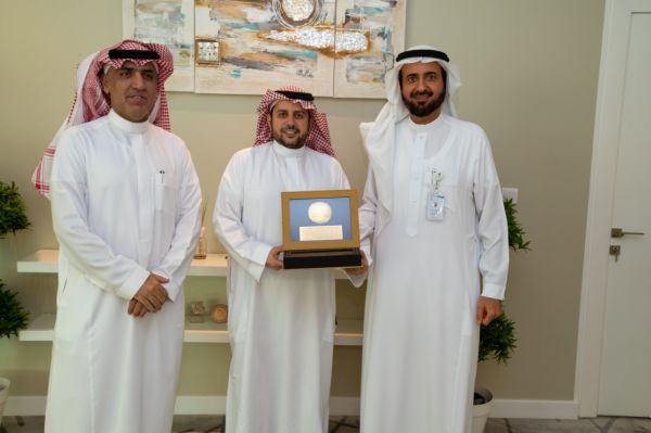 صحافيو الوطن يزورون المنومين بمستشفى الثغر بجدة
