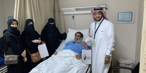 وزير التعليم‬⁩ ‬⁩ يلتقي بأبنائهم وبناتهم ⁧‫الكشافالمتطوعوين لخدمة المعتمرين بمكة