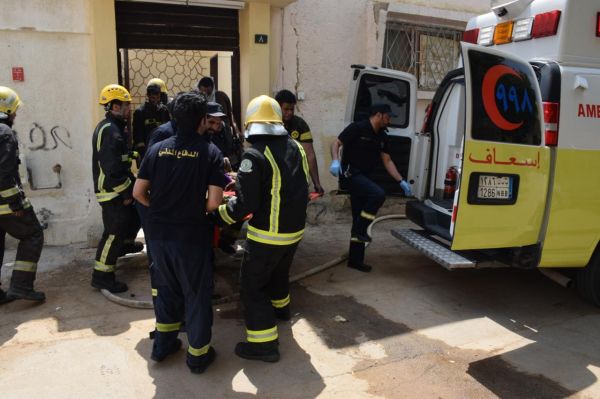 الهلال الأحمر يباشر حادث انقلاب حافلة نتج عنه ٥٢ اصابة على طريق مكة الرياض
