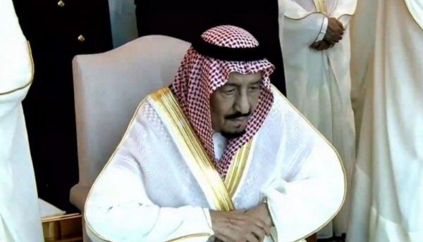 خادم الحرمين الشريفين يستقبل المهنئين بعيد الفطر