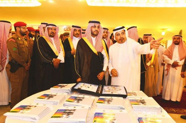 نائب أمير حائل يزور المرضى في مستشفى الملك سلمان التخصصي بالمنطقة