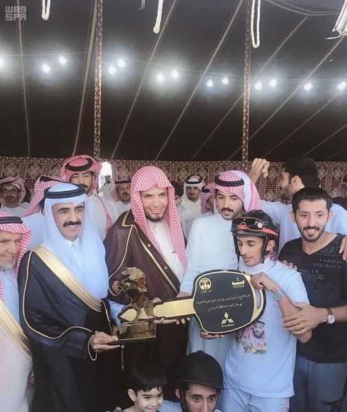 ولي العهد يعزي أمير الكويت في وفاة والدة سمو الشيخ جابر المبارك الصباح