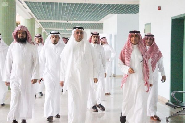 أمير منطقة الرياض يقدم العزاء في وفاة سلطان بن قرمله