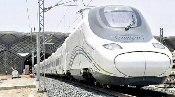 أمين الشرقية يناقش المشاريع التنموية مع المجلس البلدي بالجبيل