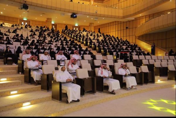 سمو أمير الرياض بالنيابة يستقبل رئيس الهيئة الملكية للجبيل وينبع