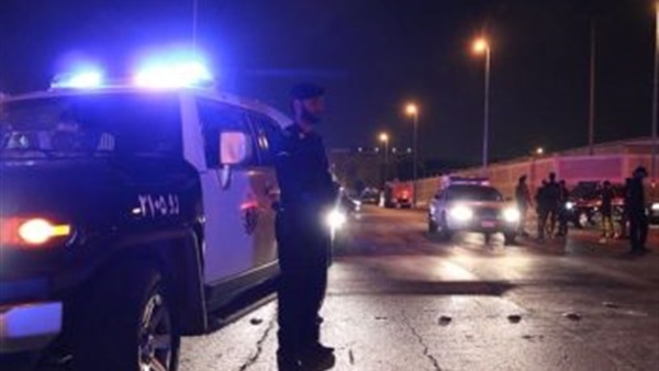 حرس الحدود ينقذ ستة أشخاص من جنسيات مختلفة علقت مركباتهم في رمال الربع الخالي