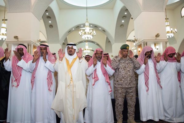 وزير العمل يصدر قرارًا بتوطين عدد من الإدارات والمهن القيادية