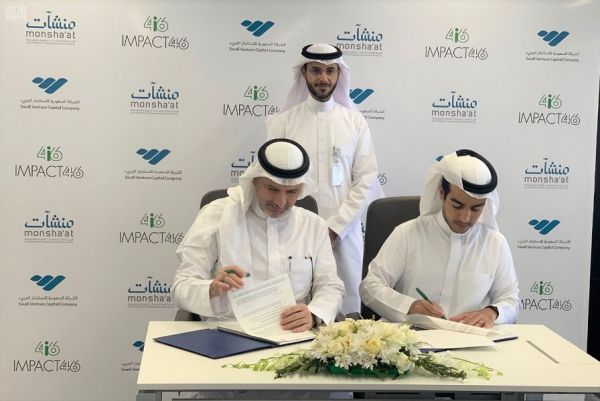 خادم الحرمين الشريفين يؤدي صلاة الميت على الأمير بندر بن عبدالعزيز آل سعود