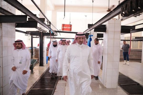 الأمير تركي بن طلال يتابع حادثة احتراق سيارة الرمالي في رالي عسير