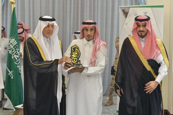 بنتن يعفي مدير مكتبي حجاج ويوجه بالتحقيق معهما لتقصيرهما بخدمة ضيوف الرحمن