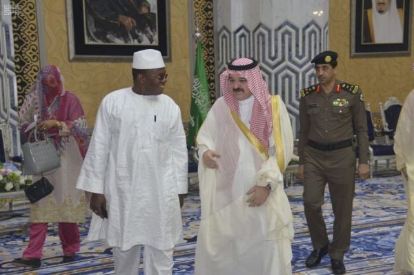 ضيوف خادم الحرمين الشريفين يزورون معرض القرآن الكريم