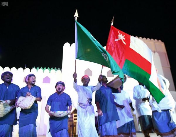ضبط تشكيل عصابي امتهن الترصد للعمالة الأجنبية وسلب المبالغ المالية منهم بالقوة