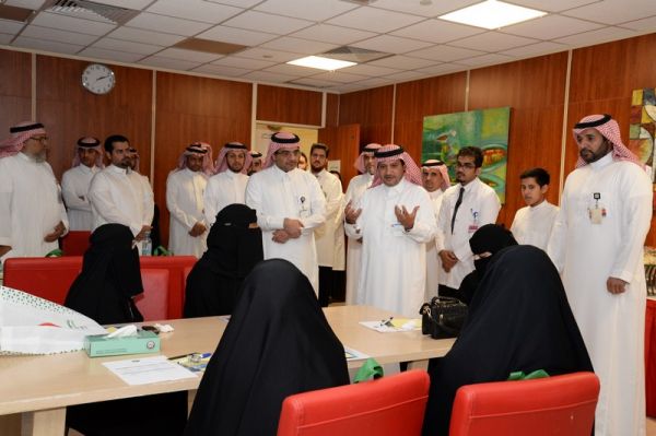 سعود الطبية تحذر الطلاب من ثقل الحقيبة وتوصي المعلمين بتخفيفها