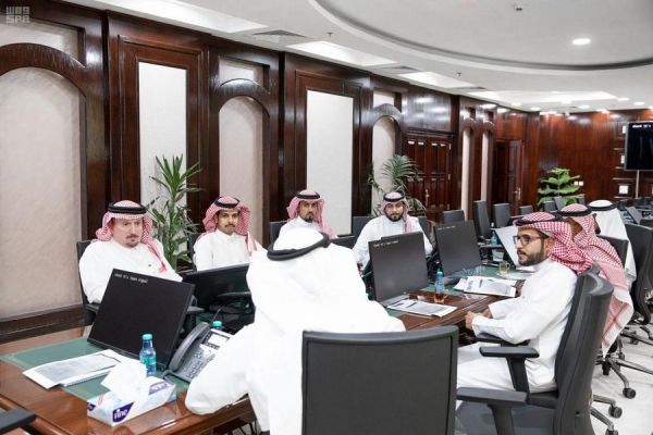 وكيل إمارة الرياض ينقل تعازي القيادة لأسرة الشهيد الحارثي