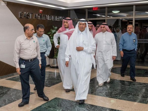 محافظ الداير بني مالك يتفقد مشاريع المياه ويدشن أحد مشاريع السقيا بالمحافظة