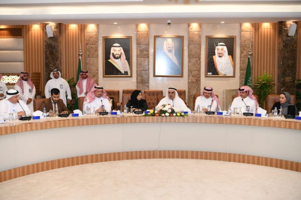 نائب أمير الرياض يجتمع بأعضاء الاتحاد السعودي للأمن السيبراني و البرمجة و الدرونز
