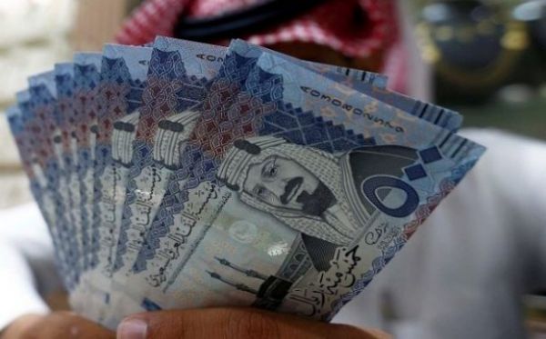 أمير منطقة الجوف يعزي أسرتي الرويلي