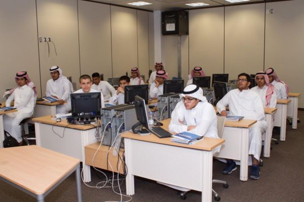 تقنية جدة تكرّم القطاعات المشاركة بمعرض مكافحة التدخين والمخدرات