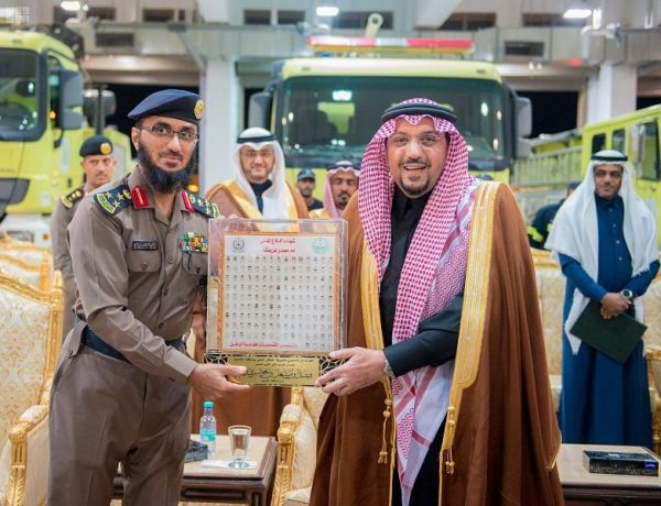 أمير منطقة عسير يكرم عدداً من النماذج الوطنية الناجحة في احتفالية فخر الوطن