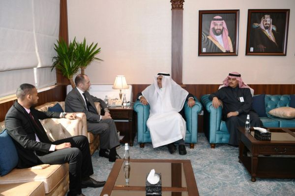 القبض على ثلاثة وافدين بتهمة بيع اوراق نقدية مزيفة