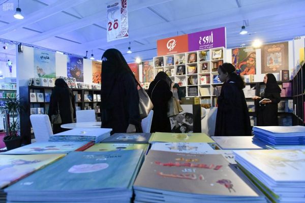 السفير الفنلندي يشيد بالمستوى المتطور لمهرجان الملك عبدالعزيز للصقور