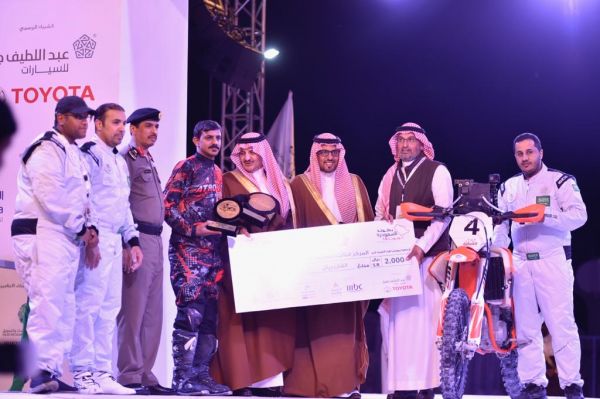 مدير تعليم مكة يدشن الصالة المدرسية متعددة  الأغراض بمدرسة البلد الأمين للموهوبين
