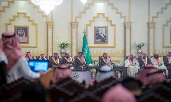 أمير القصيم يُكرّم عددًا من ضباط وأفراد قوة أمن الطرق بالمنطقة لجهودهم المتميزة