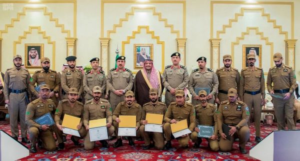 الأمير فيصل بن مشعل يُكرّم مدير النقل بمنطقة القصيم نظير تميز عمل الفرع