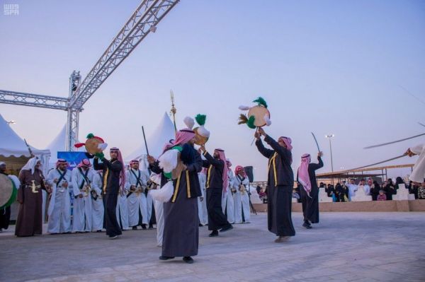 استعراض جوي لفريق الصقور السعودية بمحافظة المذنب