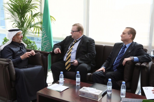 خادم الحرمين الشريفين يغادر إلى مسقط لتقديم العزاء في وفاة السلطان قابوس