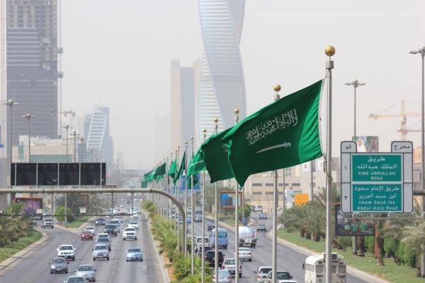 رئيس الحكومة اليمني يُشيد بالإسناد اللوجستي للتحالف في دعم العمليات العسكرية