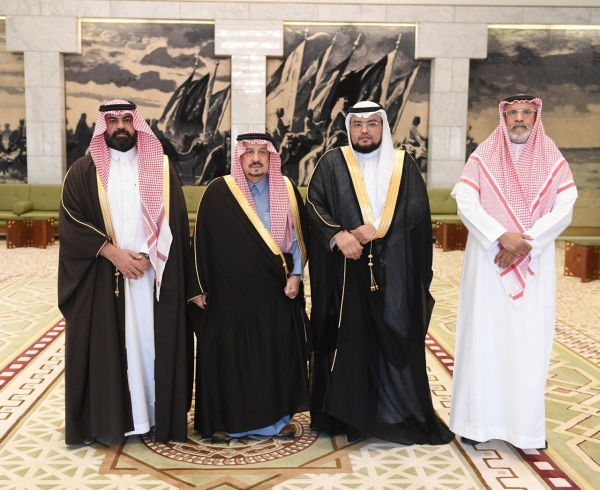 المبارك تحتفي بمسيرة كبيرها بمناسبة تقاعده وتعافيه من عملية جراحية