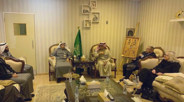 السفير آل جابر يلتقي شخصيات سياسية ودبلوماسية وإعلامية في لندن