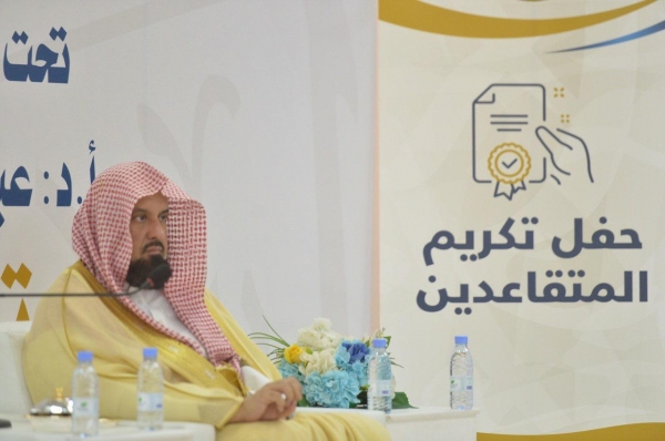 كلية الاتصالات بالرياض تكرم المتفوقين علميا
