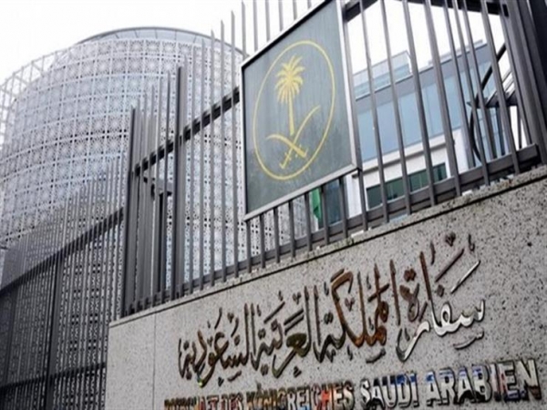 الأمير خالد الفيصل يطلع على تقرير عن حالة منع التجول بالمنطقة