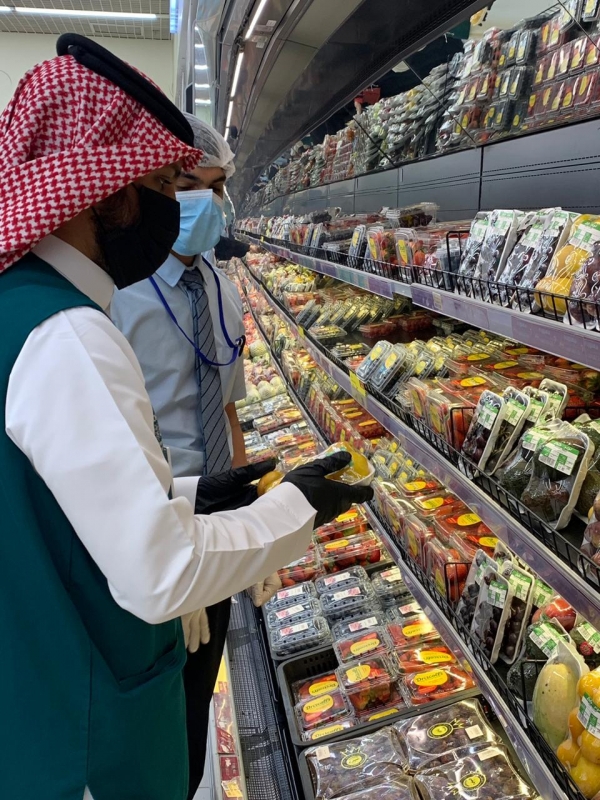 سمو نائب أمير الرياض يطّلع على جهود أمانة المنطقة للحد من وباء كورونا