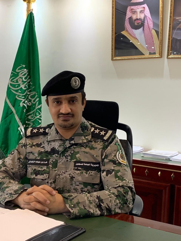 ضبط مواطنٍ ومقيم استغلّا تصريح السماح لهما بالتنقل لإخفاء أشخاصٍ آخرين في مركبتيهما بالقصيم