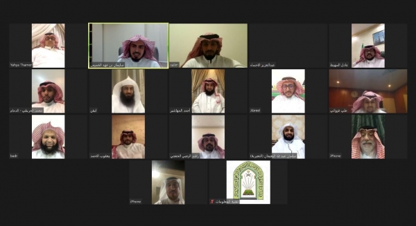 بلدية شعبة نصاب تعقم الناقلات العابرة لنقاط الفرز