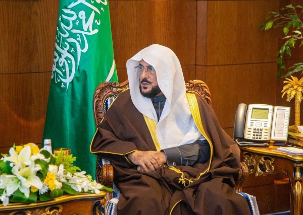 أمير عسير يشيد بجهود الجهات الأمنية في حفظ الأمن وسرعة القبض على المجرمين