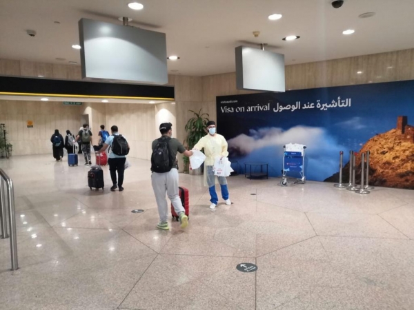 وزير الرياضة يجتمع عن بعد مع رؤساء أندية دوري كأس الأمير محمد بن سلمان