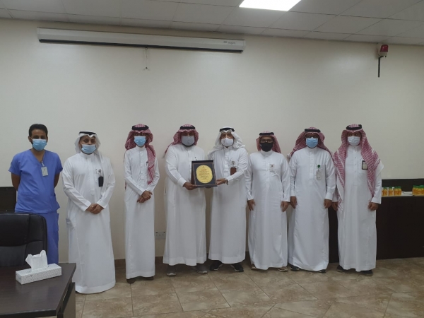 نائب وزير الدفاع يتلقى اتصالا هاتفيا من وزير الدفاع البريطاني