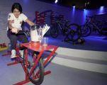دراجة تسقي زوار مهرجان العودة إلى الرياض عصير الطاقة المتجددة