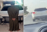 القبض على قائد مركبة ظهر في مقاطع فيديو متداولة يصطدم بعددٍ من المركبات عمدًا في الرياض