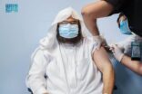 الرئيس العام لشؤون الحرمين يتلقى الجرعة الأولى من لقاح كورونا