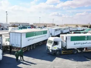 إدخال 135 شاحنة مساعدات إنسانية إلى قطاع غزة