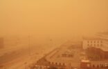 «الإنذار المبكر» يحذر من رياح مثيرة للغبار على المدينة والرياض والقصيم وتبوك
