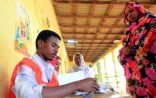 السودانيون يدلون بأصواتهم في الانتخابات الرئاسية والتشريعية