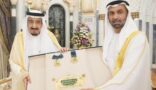 خادم الحرمين الشريفين يتسلم وسام البرلمان العربي تقديراً لمواقفه الشجاعة تجاه قضايا الأمة العربية والإسلامية
